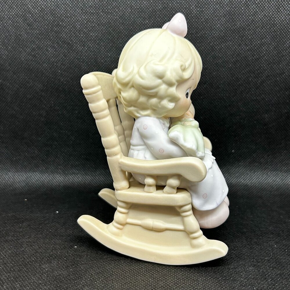 Precious Moments “Love Never Leaves a Mother's Arms" figurine - Picture 3 of 5